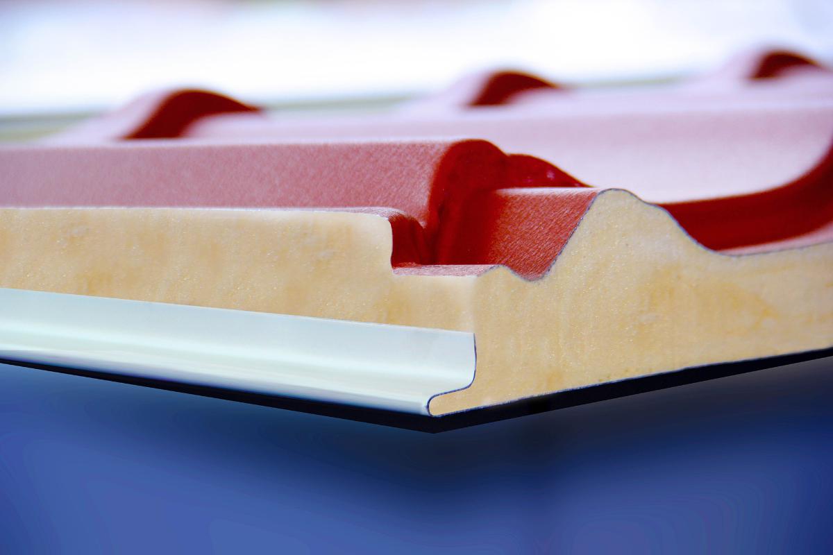 Panneaux sandwich isolants - Isolation thermique et acoustique performante